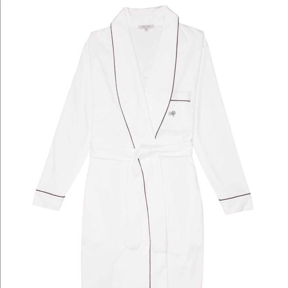 Mrs.Livly Robe - Picture 2 of 3